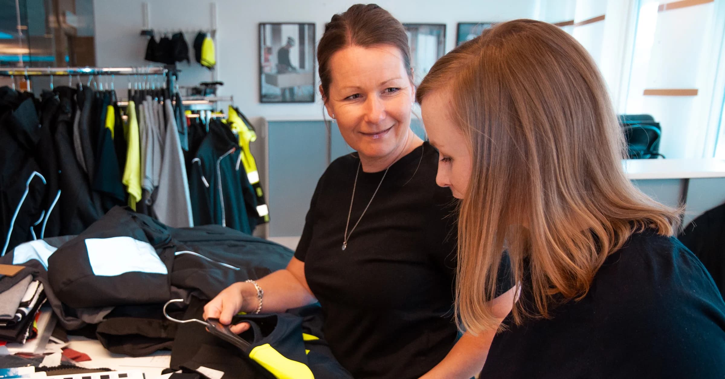 Produktutvecklare för Worksafe Workwear diskuterar kläder